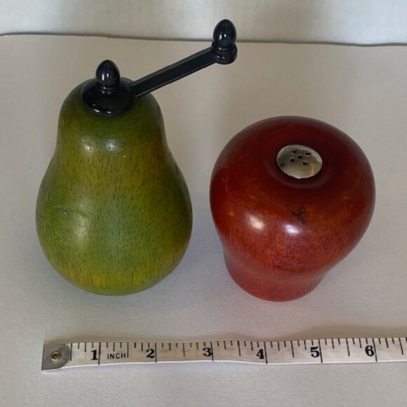 Vintage wooden Pepper and Salt. Pear and Apple! Wooden - Picture 10 of 10